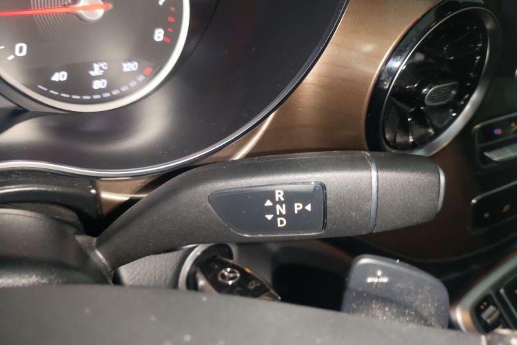 奔驰V级 2016款 V 260 领航版局部细节18