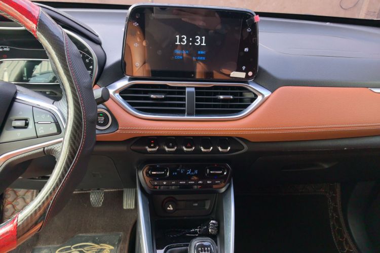 宝骏510 2019款 1.5L 手动优享型77kW 国VI中控内饰16