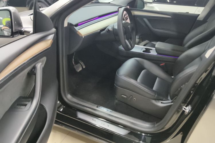 特斯拉 Model Y 2022款 改款 长续航全轮驱动版中控内饰7003
