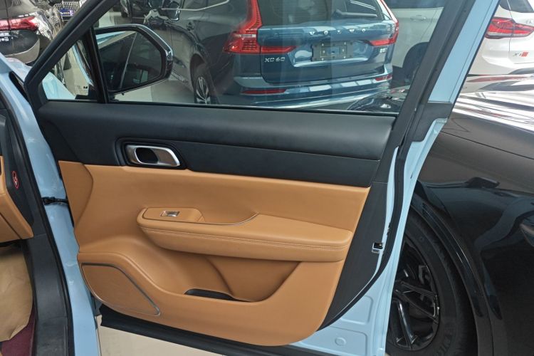 理想汽车 理想ONE 2021款 增程6座版中控内饰7005