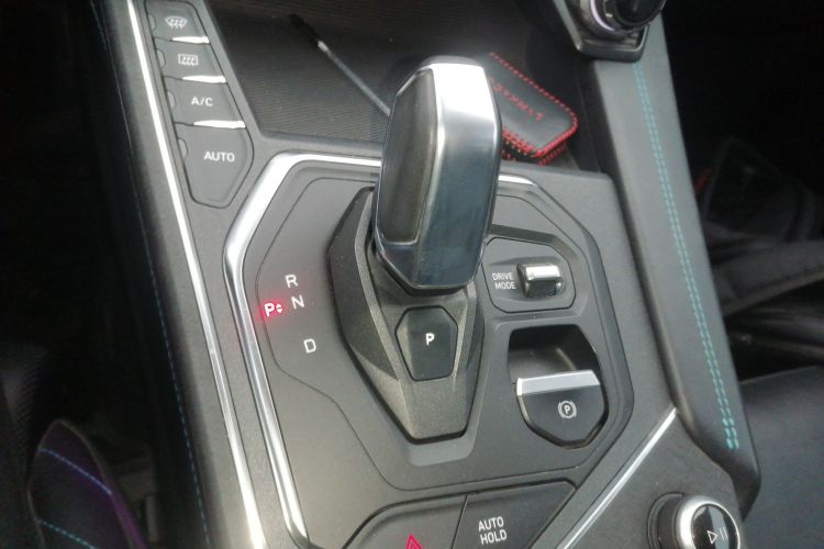 领克05 2020款 2.0TD 两驱耀Halo中控内饰18