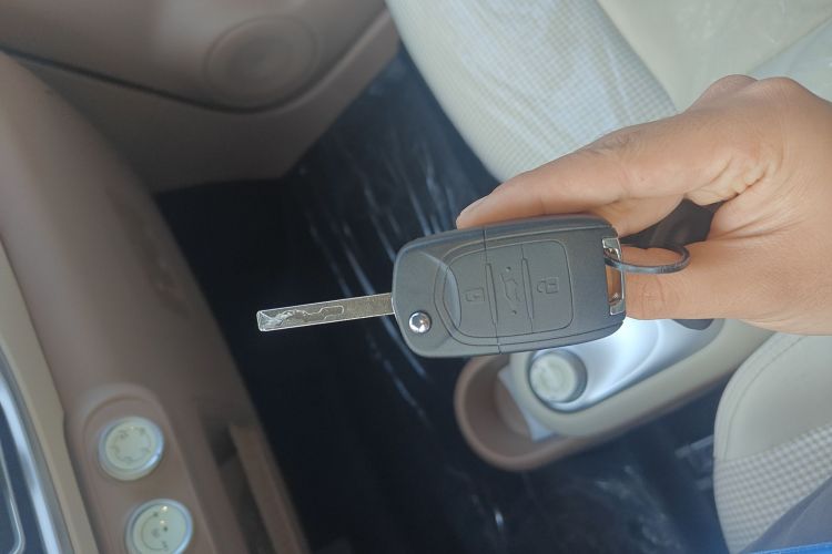 五菱汽车 宏光MINIEV 2025款 四门版 进阶款中控内饰7001