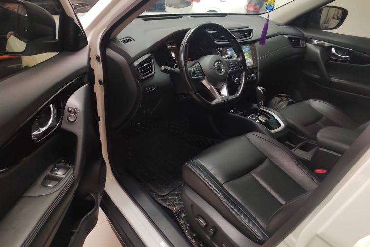 日产 奇骏 2020款 2.0L XL ITS CVT 2WD智联舒适版中控内饰20