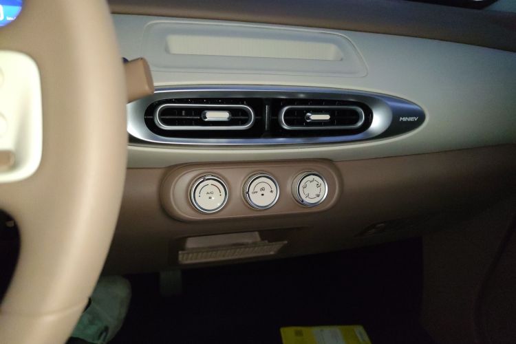五菱汽车 宏光MINIEV 2025款 四门版 进阶款中控内饰16