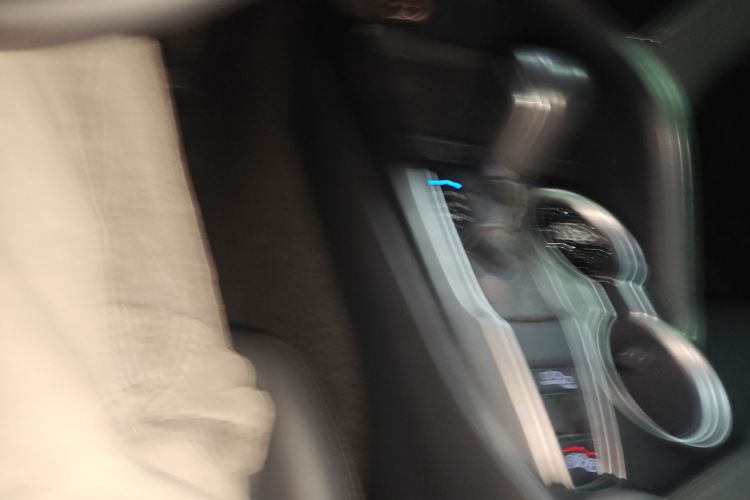 丰田 凯美瑞 2023款 2.0GVP 领先版中控内饰18