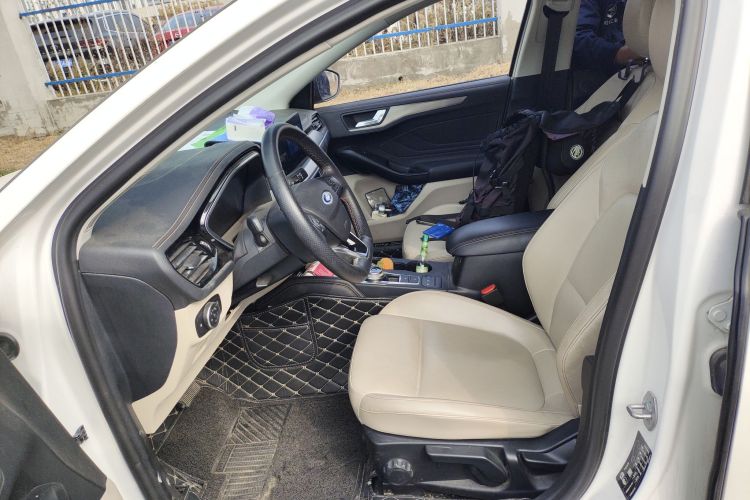 福特 福克斯 2021款 三厢 EcoBoost 180 自动锋潮型中控内饰19