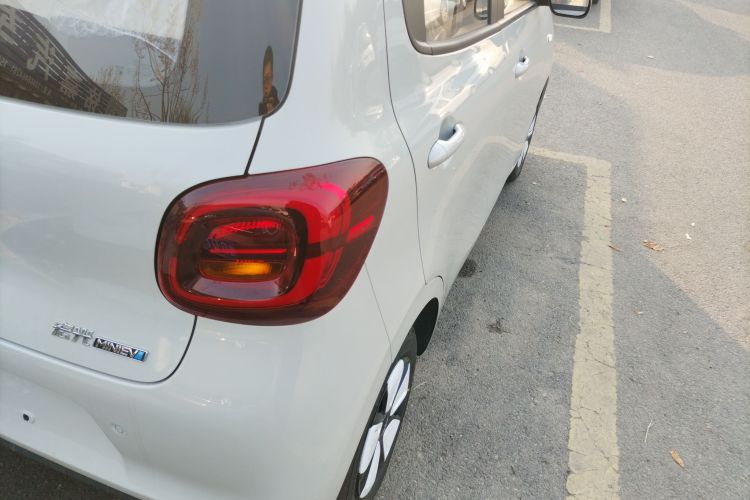 五菱汽车 宏光MINIEV 2025款 四门版 进阶款车身外观9