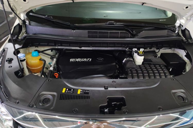 广汽传祺 传祺M8 2021款 领秀系列 390T 尊享版机舱底盘24