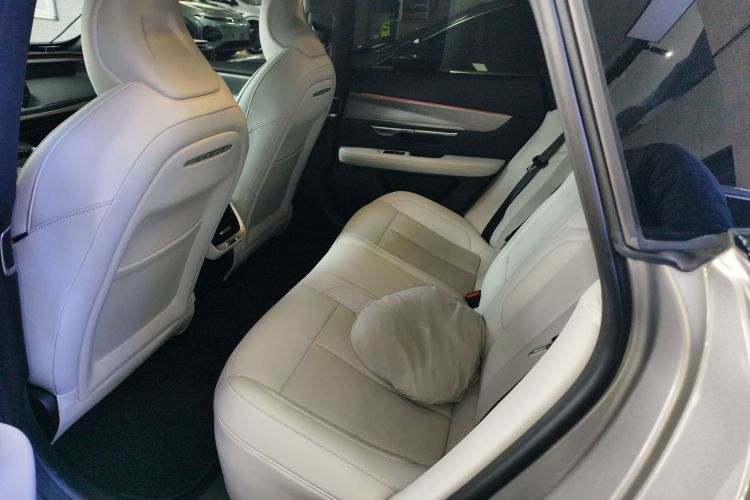 小鹏P7 2023款 P7i 610 Max 性能版中控内饰21