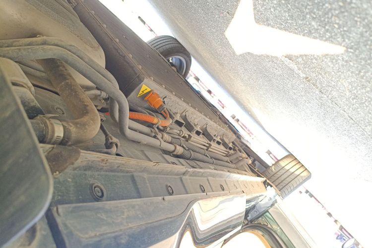 蓝电E5 PLUS 2025款 120km 标准旅行定制版 7座局部细节9002