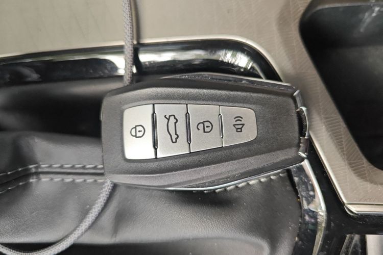 吉利汽车 帝豪 2023款 第4代冠军版 1.5L CVT尊贵型中控内饰7001