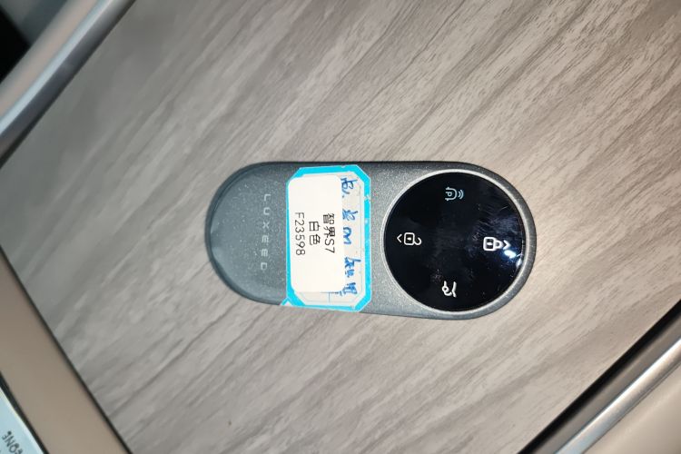 鸿蒙智行 智界S7 2025款 855km Max中控内饰7001