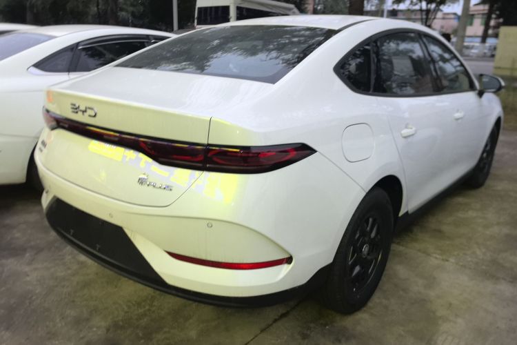 比亚迪 秦PLUS 2025款 DM-i 智驾版 55KM领先型车身外观6005