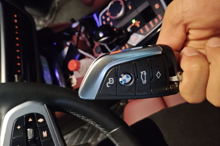 宝马X4 2022款 xDrive 25i M运动套装中控内饰11