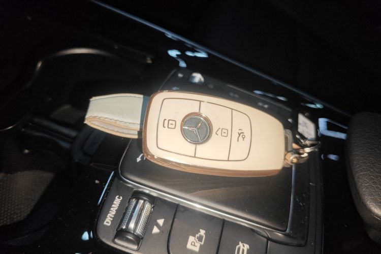 奔驰GLB 2023款 GLB 220 动感型中控内饰7001