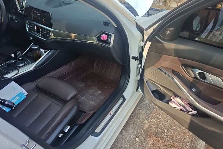 宝马3系 2022款 改款 325Li M运动曜夜套装局部细节9005