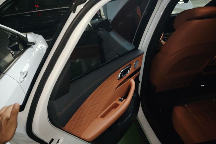 哪吒汽车 哪吒L 2024款 增程 220 闪充版中控内饰7008