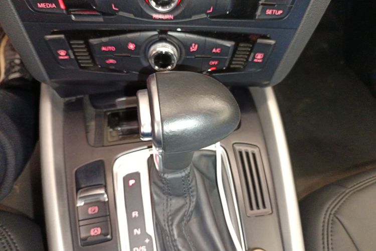 奥迪Q5 2016款 40 TFSI 进取型中控内饰18