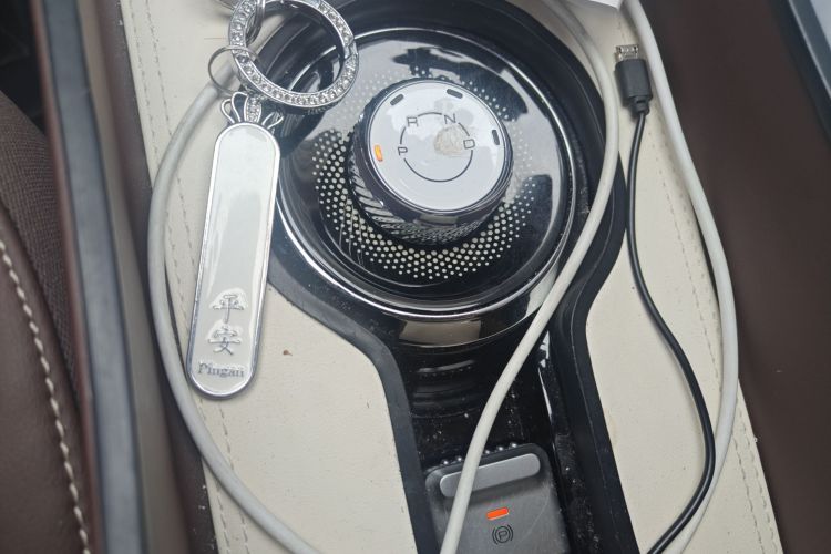 五菱汽车 五菱缤果 2023款 333km 灵犀互联+款中控内饰18