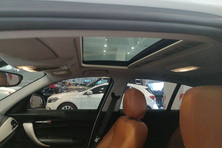 宝马1系(进口) 2016款 118i 领先型局部细节22