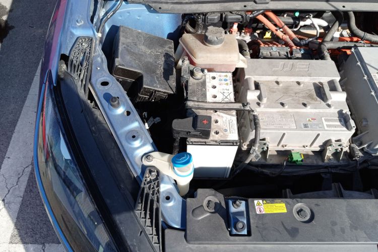 小鹏G3 2020款 400 尊享版机舱底盘25