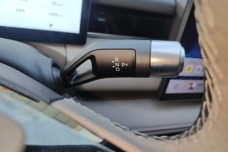 吉利银河 银河星耀8 2025款 130km EM-i 尊享版中控内饰18