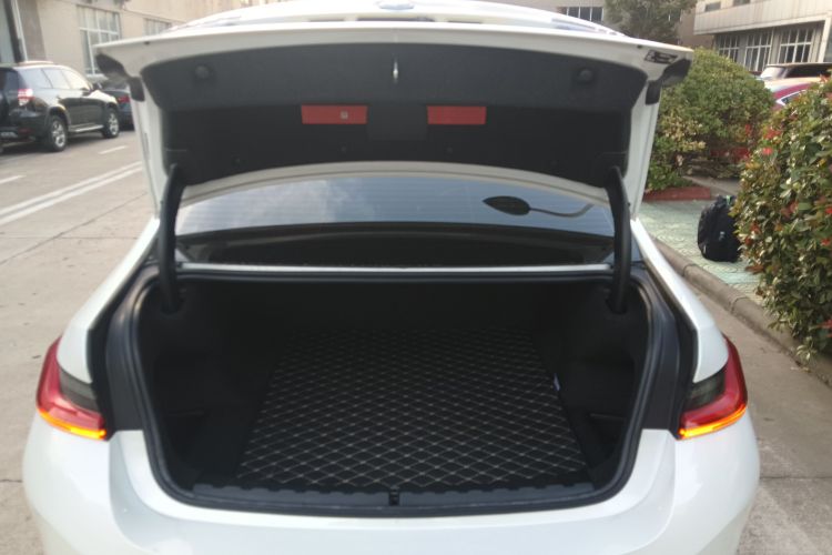 宝马i3 2024款 eDrive 40 L 曜夜套装机舱底盘23