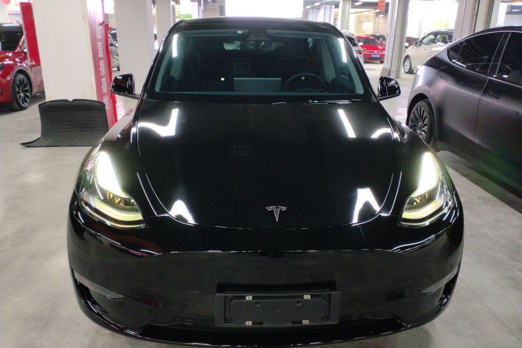 特斯拉 Model Y 2021款 标准续航后驱版车身外观2