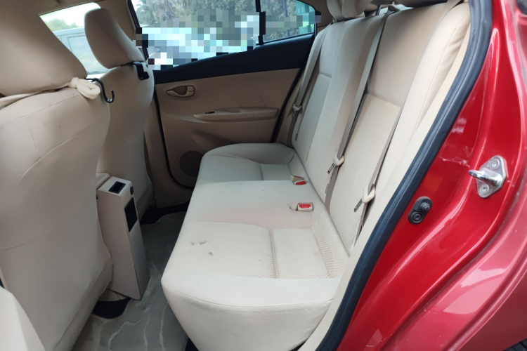 丰田 威驰 2014款 1.5L 自动智臻版中控内饰7004