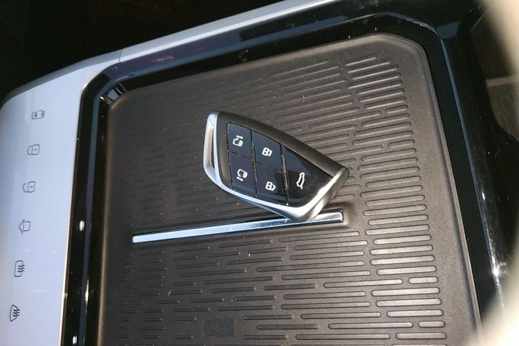 上汽大通MAXUS 大通G70 2024款 2.0T 自动旗舰版 7座中控内饰11