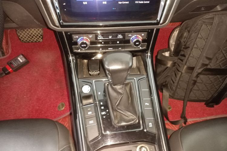 大众 辉昂 2018款 改款 380TSI 两驱商务版中控内饰18