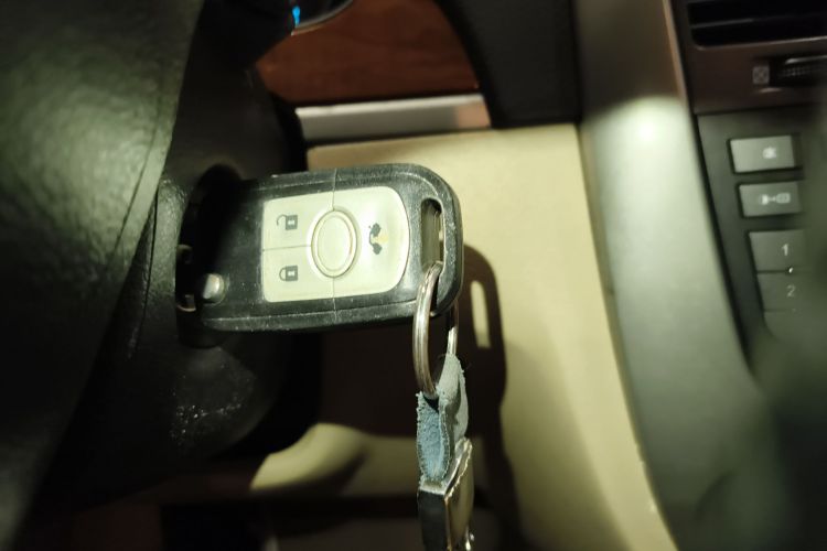 别克 凯越 2013款 1.5L 自动尊享型中控内饰7001