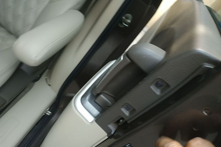 别克GL8 2013款 2.4L CT豪华商务舒适版中控内饰7008