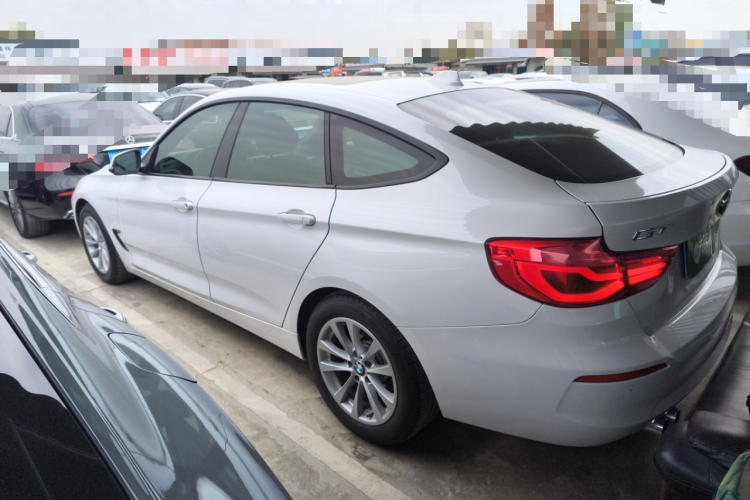 宝马3系GT 2017款 320i 时尚型车身外观4