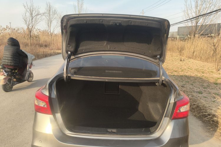 日产 轩逸 2022款 经典 1.6XL CVT豪华版机舱底盘23