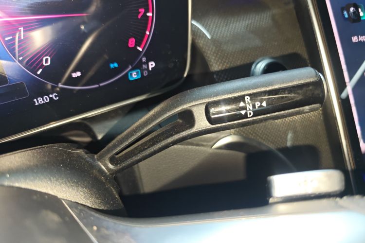 奔驰GLC轿跑 2024款 GLC 260 4MATIC 轿跑SUV中控内饰18