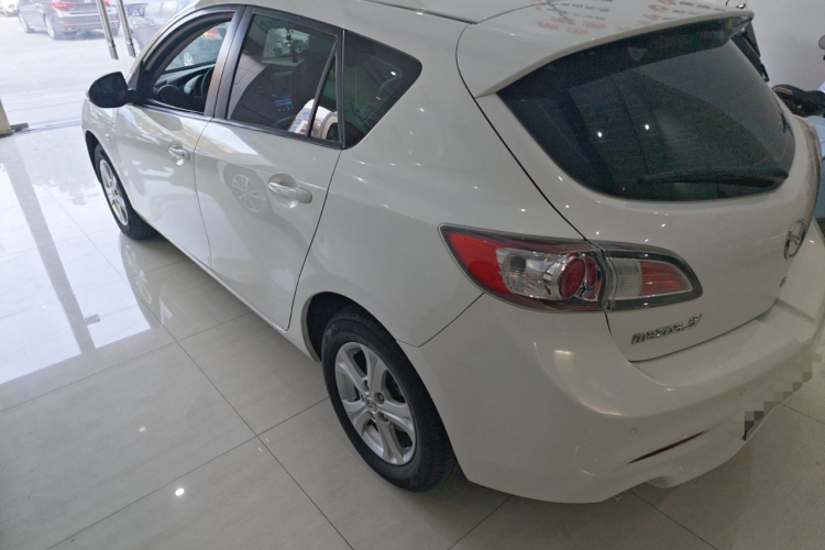 马自达3星骋 2015款 两厢 1.6L 自动精英型车身外观4