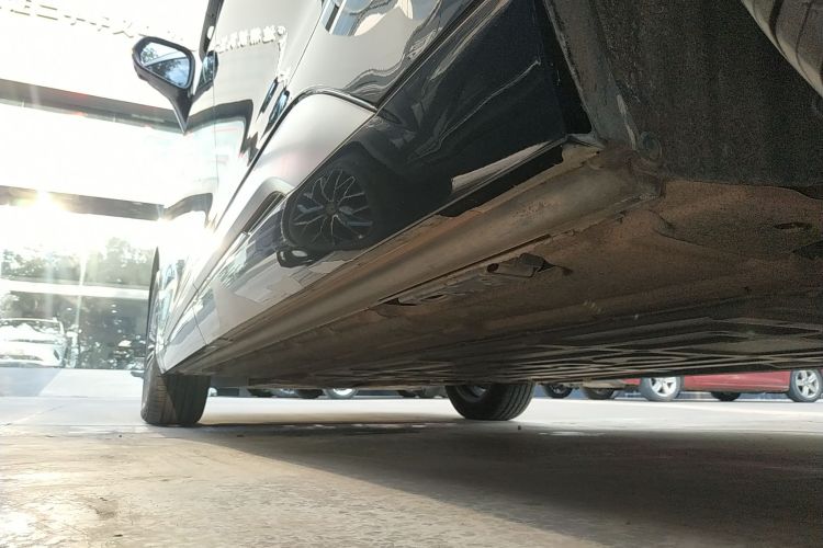 腾势D9 2022款 DM-i 970 四驱尊荣型机舱底盘30