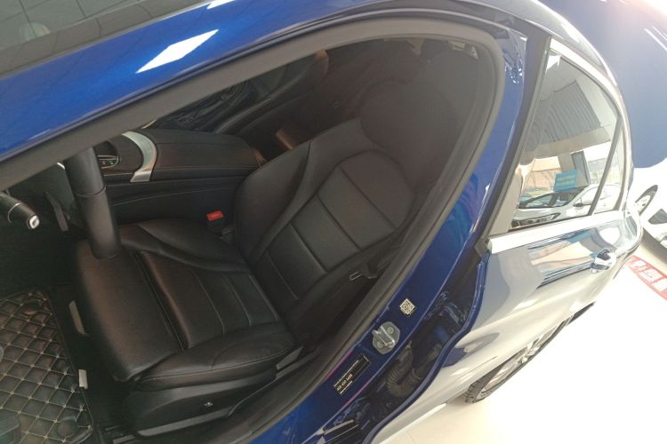 奔驰C级 2019款 C 180 L 时尚型运动版中控内饰19