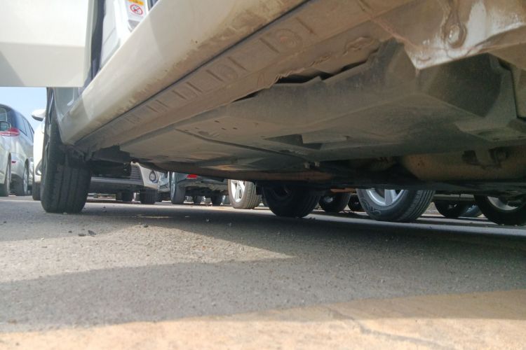 丰田 雷凌 2017款 改款双擎 1.8H GS E-CVT精英天窗版 国V局部细节9001