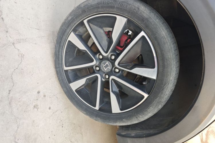 思皓E20X 2020款 不凡版车身外观6008