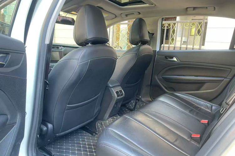 标致408 2016款 1.6T 自动豪华版中控内饰21