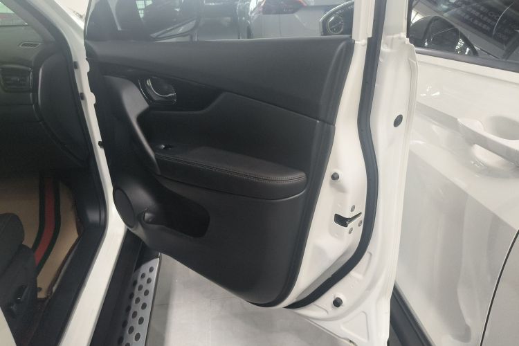 日产 奇骏 2023款 经典 2.0L 两驱智联臻享版中控内饰7005