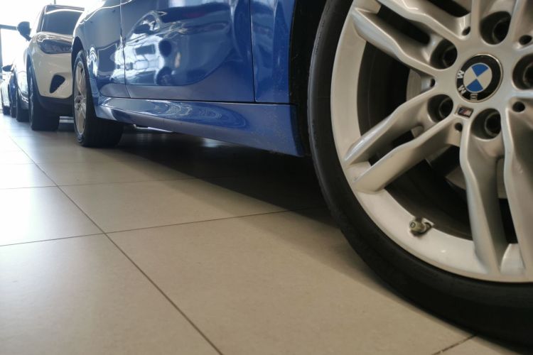 宝马1系 2021款 改款 120i M运动曜夜版机舱底盘29