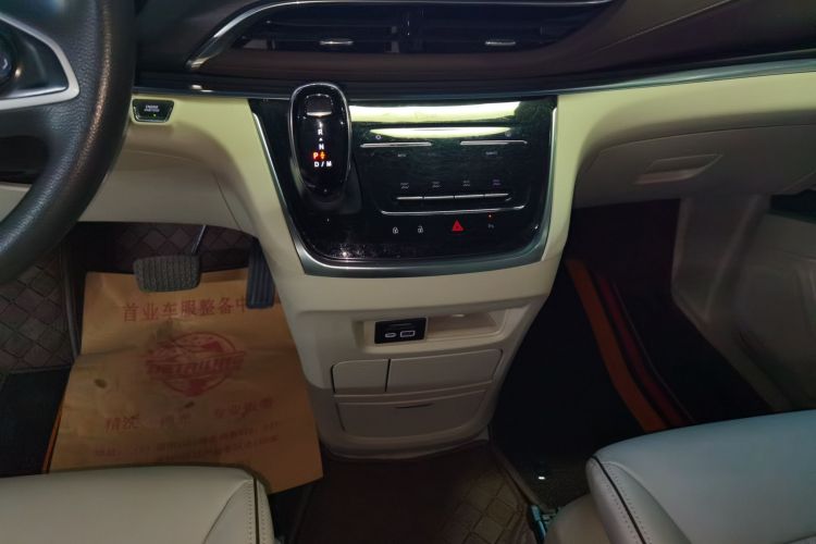 别克GL8 2021款 陆上公务舱 652T 舒适型局部细节18