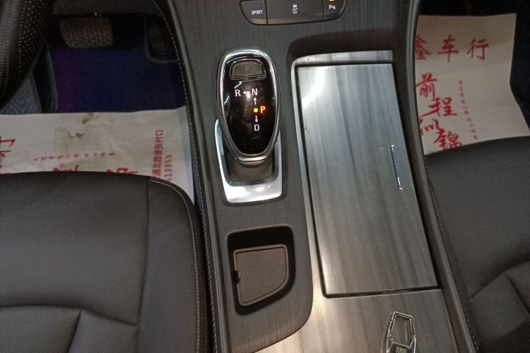 别克 君越 2018款 20T 精英型中控内饰18