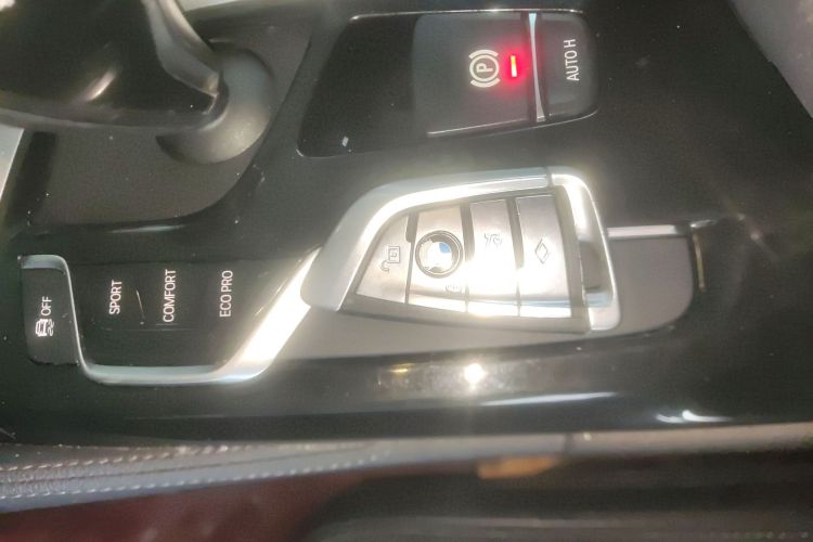 宝马5系(进口) 2019款 525i M运动套装中控内饰7001