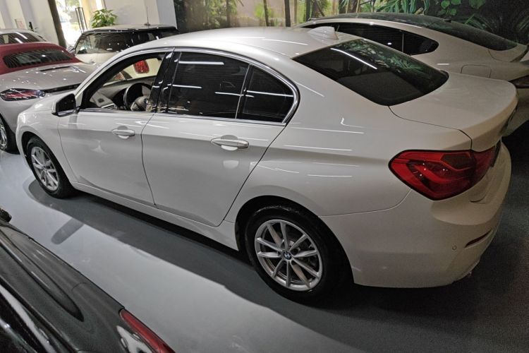 宝马1系 2018款 118i 时尚型车身外观4