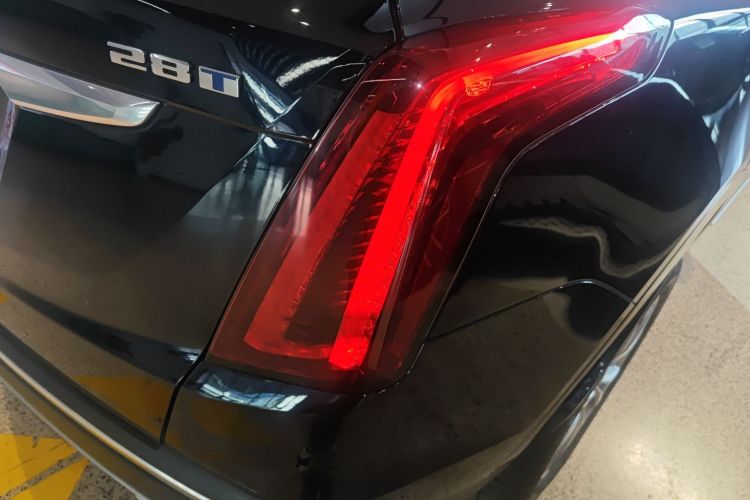 凯迪拉克XT5 2022款 2.0T 四驱豪华型车身外观9