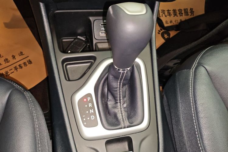Jeep 自由光 2017款 2.4L 领先版局部细节18